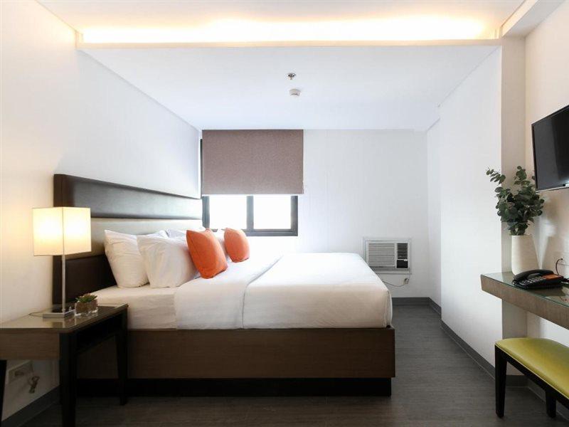 Privato Makati 3*