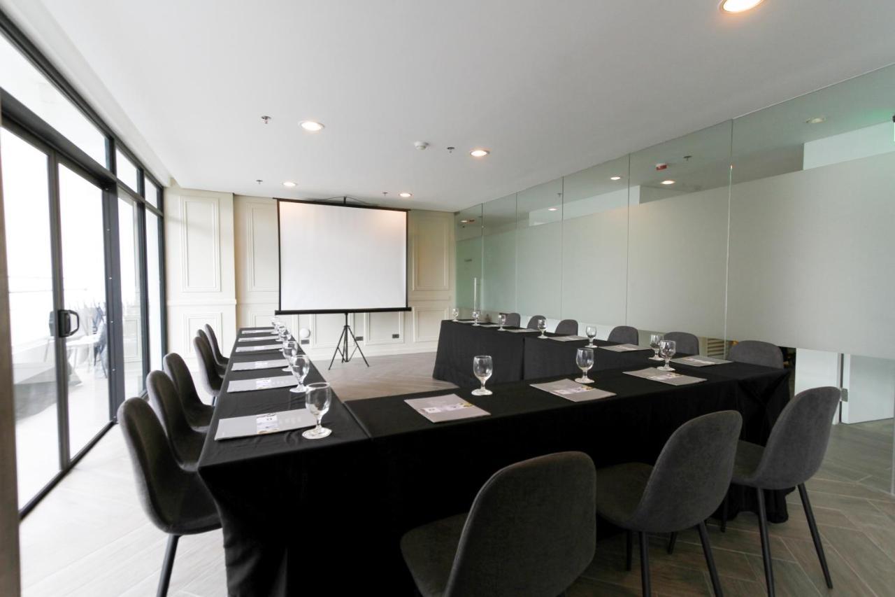 Privato Makati 3* Makati City